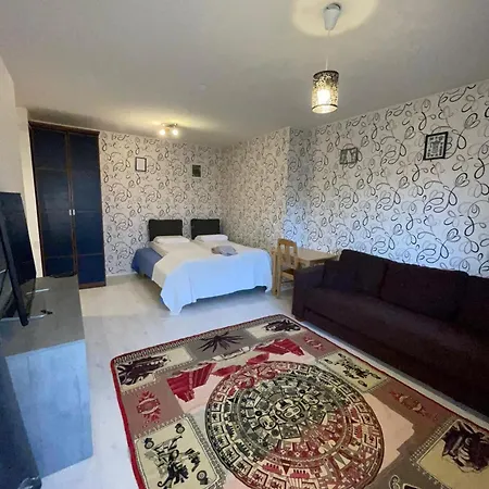 Comfortable Studio In The Heart Of 42 Sqm Pool View Apartment
