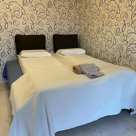 Comfortable Studio In The Heart Of 42 Sqm Pool View * Helsinki