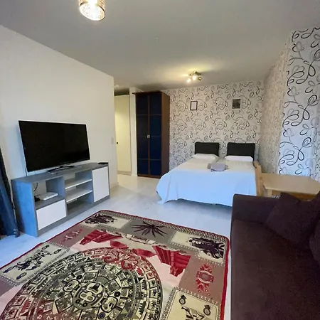 Apartment Comfortable Studio In The Heart Of 42 Sqm Pool View