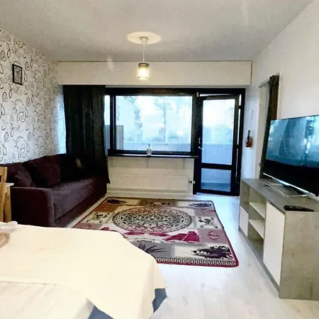 Comfortable Studio In The Heart Of 42 Sqm Pool View Apartment